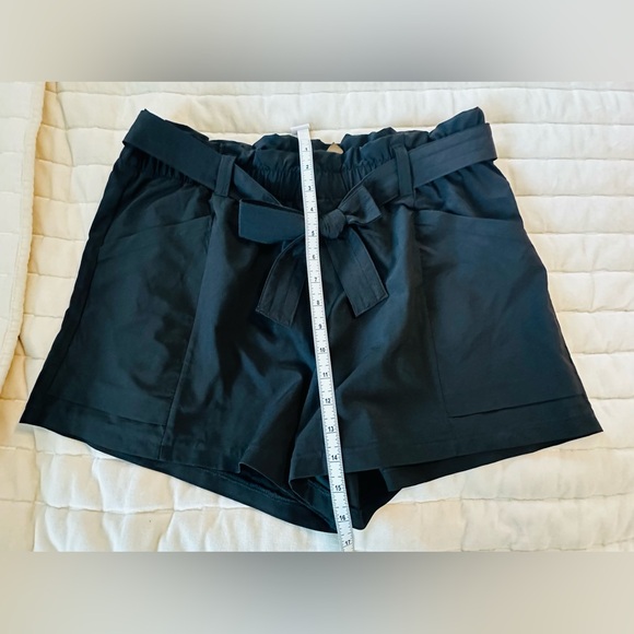 Stylish Black Women's Shorts Belted - Picture 5 of 7